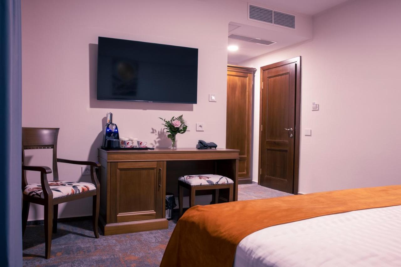 Hotel Aura Unirii Alba Iulia Exterior foto